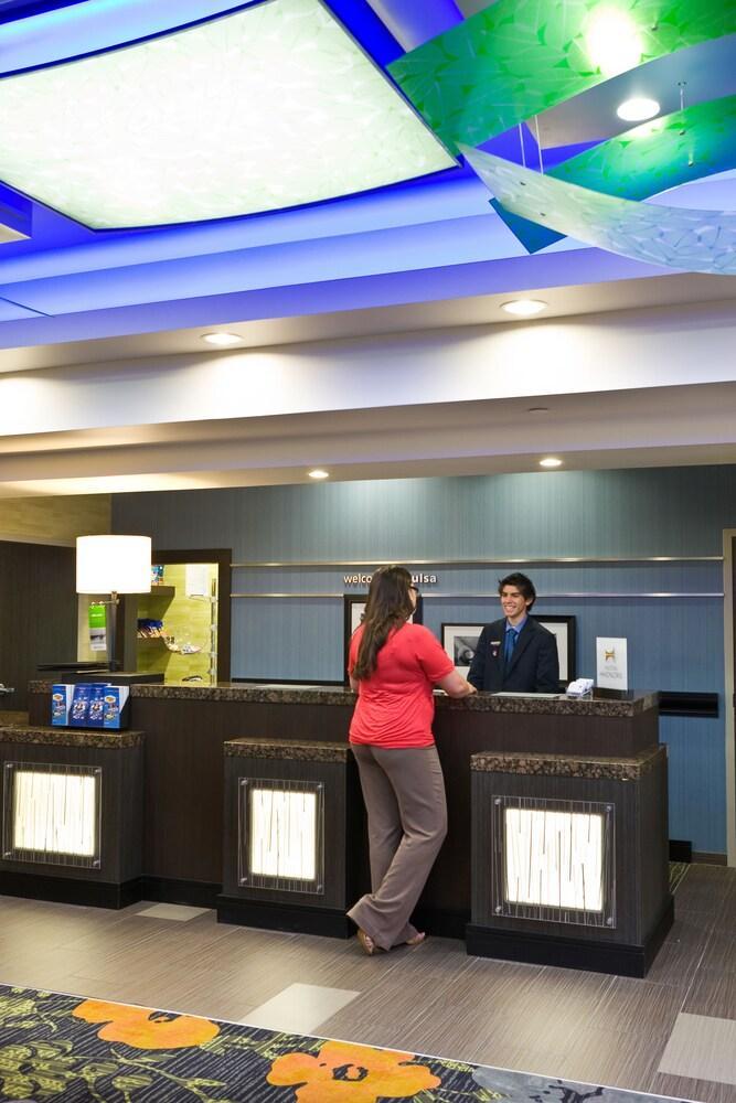 Hampton Inn And Suites Tulsa Central Zewnętrze zdjęcie