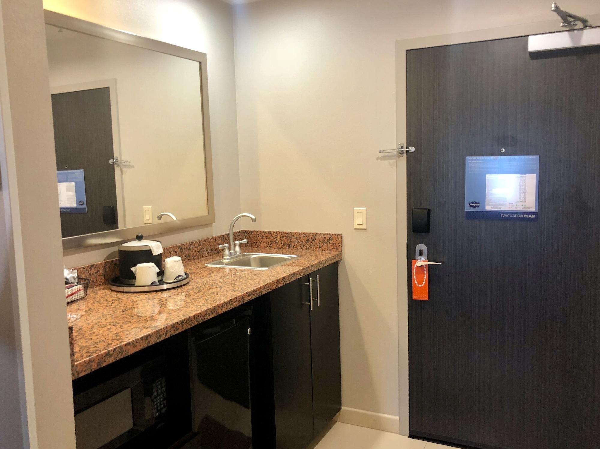 Hampton Inn And Suites Tulsa Central Zewnętrze zdjęcie